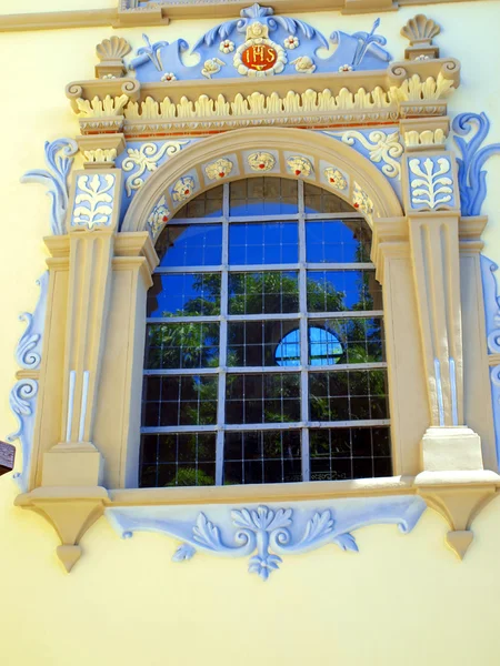 Window in building of church of John the Baptist — Zdjęcie stockowe