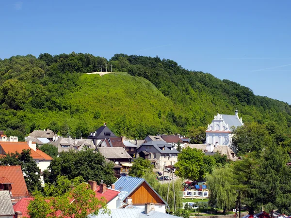 Vista sul centro storico di Kazimierz Dolny sul fiume Wisla nel Po — Foto Stock