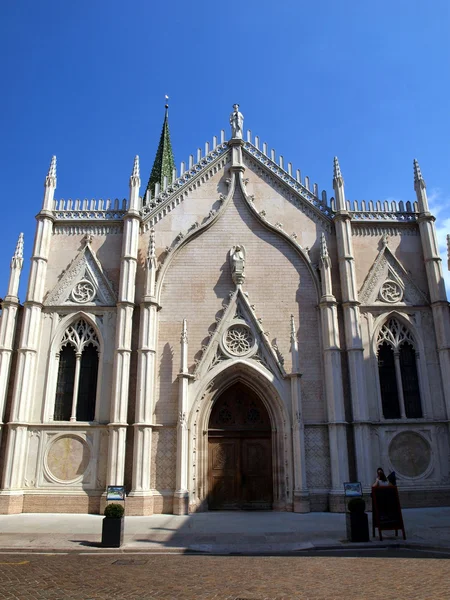 Altstadt, Teil der Fassade der Kirche, Trento — Stockfoto