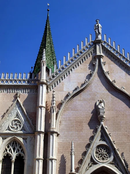 Kota Tua, bagian dari fasad gereja, Trento — Stok Foto