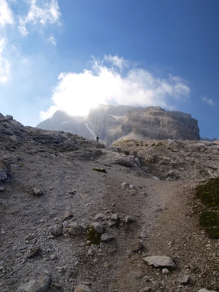 Fjällvandring i solen, Dolomiterna, brenta — Stockfoto