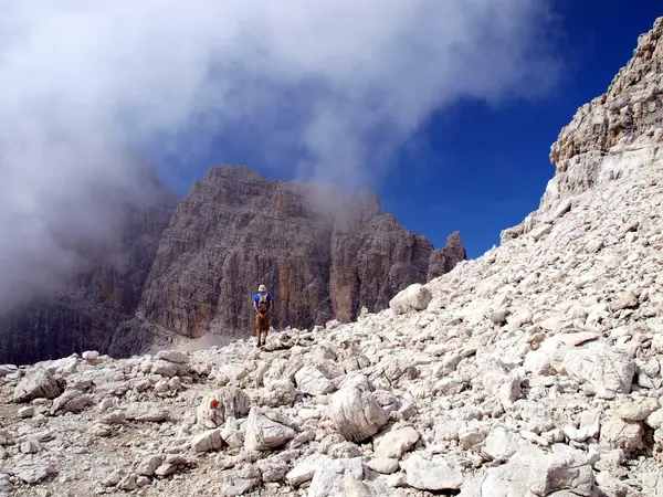 Radost krásu vysokých hor, Brentské Dolomity — Stock fotografie