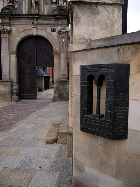 Puertas antiguas y la entrada a las iglesias históricas de Cracovia —  Fotos de Stock