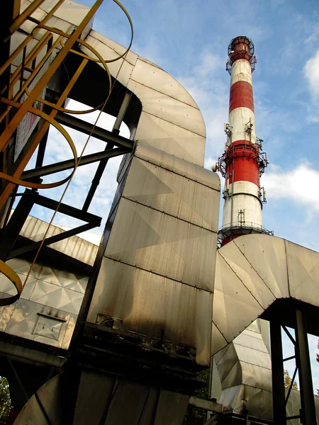 White and red concrete chimney and part of dedusting system — Stock Photo, Image