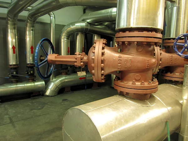 Pipelines and large valves — Stock Photo, Image