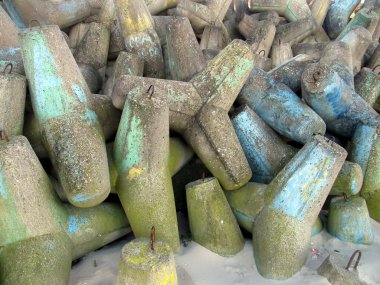 mielno Beach'te kış için beton dalgakıran