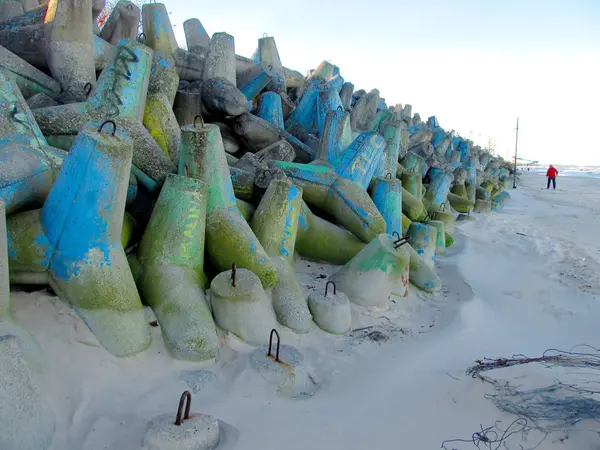 Concrete breakwater for winter beach in Mielno — Stock Photo, Image