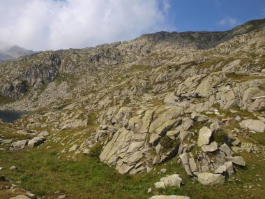 alanında Brenta Dolomites sonbaharda dağ gölü ?