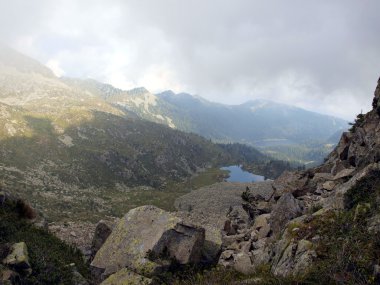 Dağ doruklarına alçak bulutlar brenta dolo, yatay