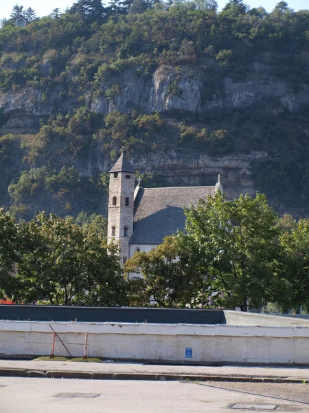 圣阿波利纳雷泰教会在特伦托 — 图库照片