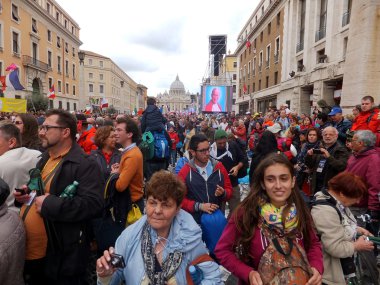 Roma, Vatikan - 27 Nisan 2014: peter Meydanı, bir celebratio