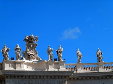st. peter's square vatican City etrafında Aziz heykelleri