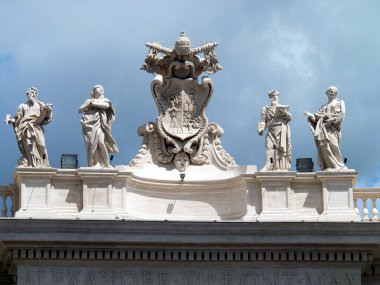 st. peter's square vatican City etrafında Aziz heykelleri