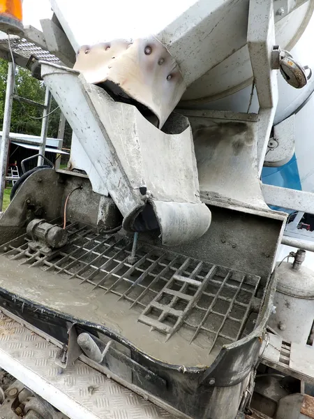 Rear self-propelled concrete mixer — Stock Photo, Image