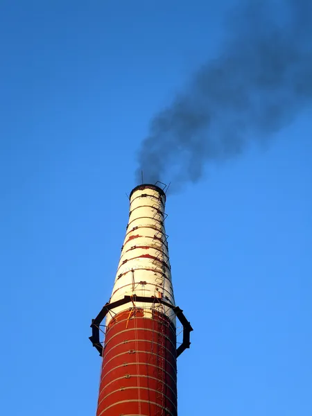 Black smoke coming up from the  brick chimney — Stock Photo, Image