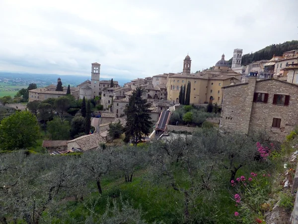 Panorama van de oude stad van assisi in Italië — Stockfoto