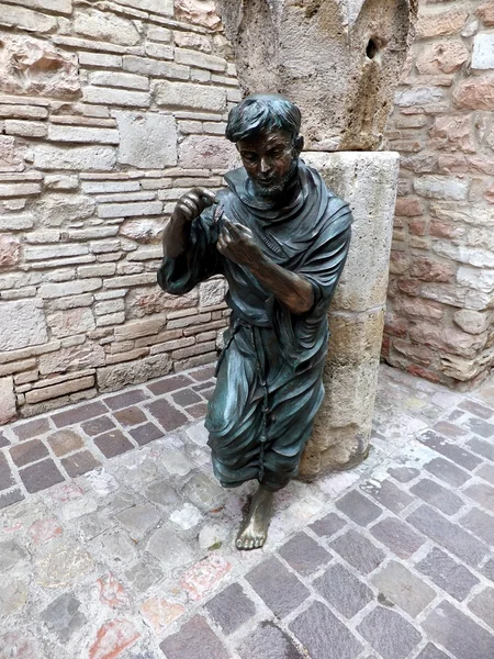Statue of St. Francis in the garden of the monastery in Assisi, — Stock Photo, Image