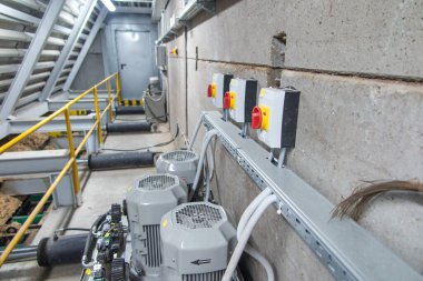 Kütle materyalindeki aktivatörleri kontrol etmek için hidrolik güç ünitesi - biyokütle besleyicisi