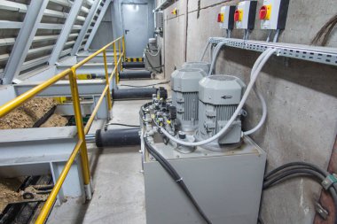 Kütle materyalindeki aktivatörleri kontrol etmek için hidrolik güç ünitesi - biyokütle besleyicisi