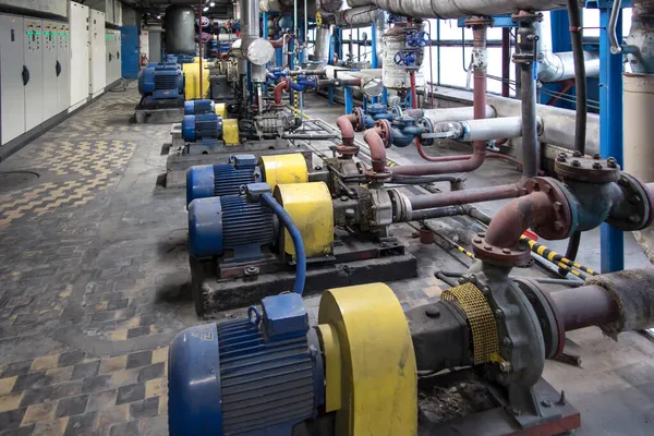 Einige Alte Pumpen Mit Motoren Und Dazugehörigem Zubehör — Stockfoto