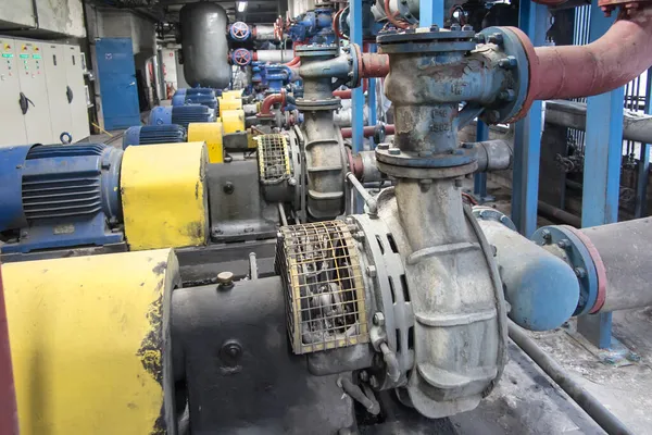 Einige Alte Pumpen Mit Motoren Und Dazugehörigem Zubehör — Stockfoto