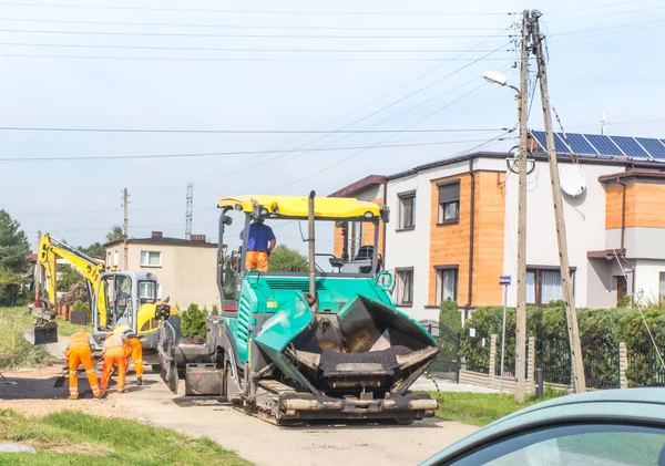 Construção Uma Rua Rural Com Uma Superfície Asfalto Nivelamento Colocação — Fotografia de Stock