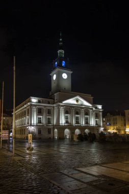 Kalisz, Polonya 'daki belediye binası - Kalisz, neoklasik belediye binası, 19201924 yılında dikildi Kalisz Yeniden Yapılandırma Komitesi' nin çabaları sayesinde Sylwester Pajzderski 'nin tasarımına göre