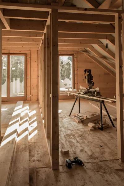 Bau Eines Hauses Mit Holzbalken Innenausbau Von Trennwänden Und Fußböden — Stockfoto