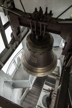 Chelm, Polonya, 12 Haziran 2021: Polonya 'nın Chelm kentindeki Kutsal Bakire Meryem Bazilikası' nın çanı,