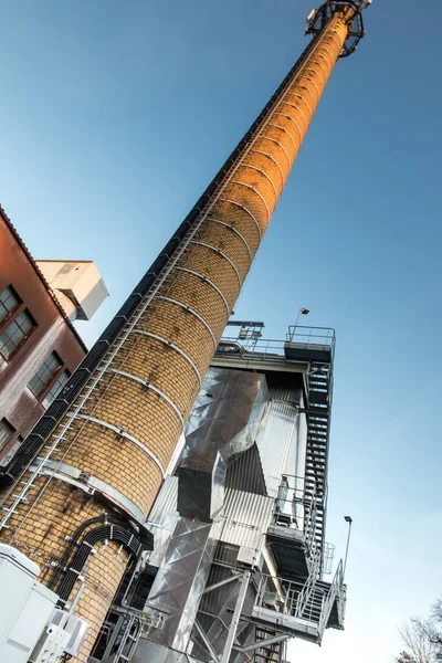 Camino Industriale Con Mattone Giallo — Foto Stock