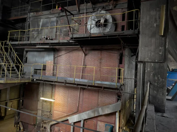 Mekanik Izgarada Kömürle Çalışan Eski Bir Buhar Kazanının Duvarı Dış — Stok fotoğraf