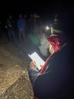 Gece adamlarının çarmıha germe yöntemi. Aşırı Haç Yolu (EDK). Haç Yolu 'nun ardışık duraklarında yansımalar okunuyor.