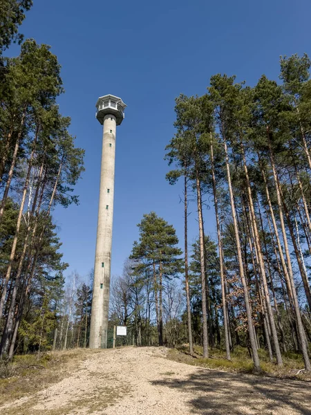 ポーランドのMiasteczko SlaskieとKaletyの間のLubliniec森林の火災観測塔 — ストック写真