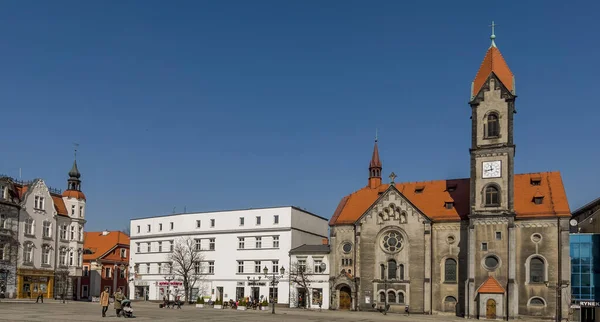 Tarnowskie Gory Polônia Março 2022 Praça Cidade Com Uma Igreja — Fotografia de Stock