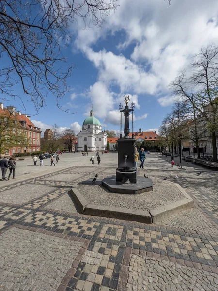 교회의 세인트 Sakramentek 바르샤바에서 1688 1692 광장에는 골동품 저명한 건축가 — 스톡 사진