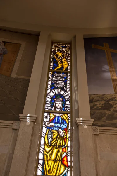 2022年5月10日 波兰托伦 位于托伦的圣母玛利亚 新福音之星和圣约翰保罗二世圣地内 西里西亚的Saint Jadwiga玻璃窗 — 图库照片