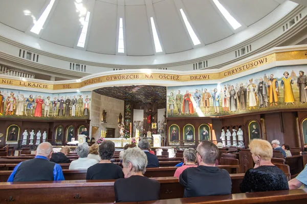 Torun, Polonya, 10 Mayıs 2022: Kutsanmış Bakire Meryem 'in Mabedi, Yeni Evanjelizasyon Yıldızı ve Polonya' nın Torun kentinde II.