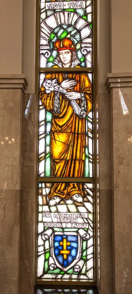 2022年5月10日 波兰托伦 位于托伦的圣母玛利亚 新福音之星和圣约翰保罗二世圣地内 描绘波兰和立陶宛神圣的圣卡齐米日护佑者的玻璃窗 — 图库照片