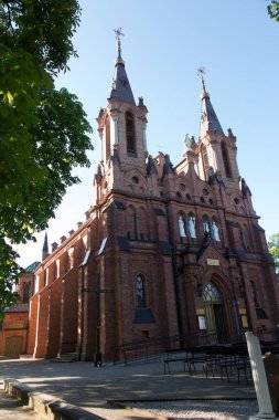 Kilisenin dış görünüşü, Polonya 'daki Ciechocinek' teki St. Peter ve Paul kolej kilisesi.,