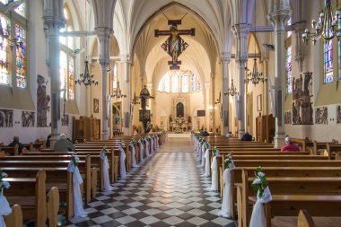 Ciechocinek, Polonya, 09 Mayıs 2022: Polonya 'daki Ciechocinek' te kilise, St. Peter ve Paul kolej kilisesi,