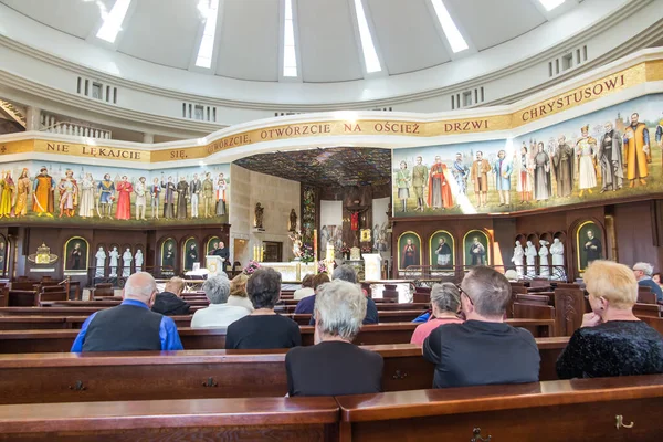 Torun, Polonya, 10 Mayıs 2022: Kutsanmış Bakire Meryem 'in Mabedi, Yeni Evanjelizasyon Yıldızı ve Polonya' nın Torun kentinde II.