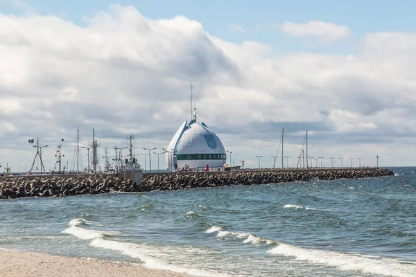 Часть Пляжа Хель Польше Мелководного Залива Пак Видимая Прибрежная Инфраструктура — стоковое фото