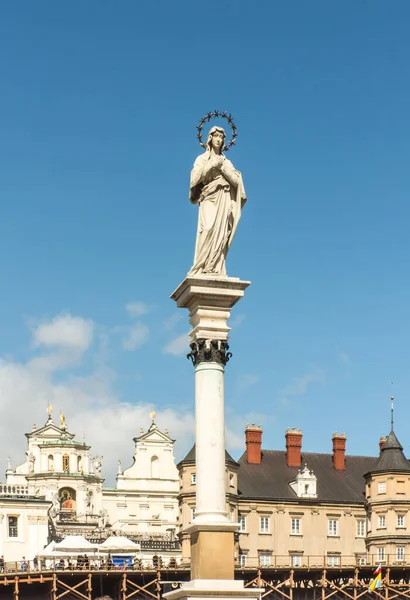 Estátua Nossa Senhora Imaculada Conceição Meio Praça Frente Mosteiro Mosteiro — Fotografia de Stock