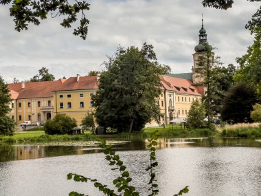Rudy Rciborskie, Polonya 'daki saraylar ve manastırlar