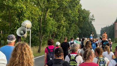 Czestochowa 'daki Jasna Gora Hanımı' na yürüyorum. Polonya