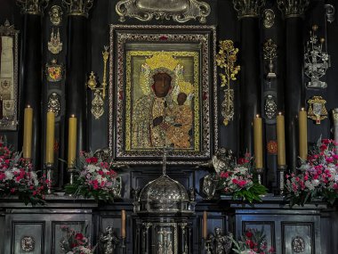 Czestochowa, Polonya, 23 Ağustos 2022: Jasna Gora Manastırı: Czestochowa 'nın Siyahi Meryem Ana' sının şapeli ve Muhteşem Görüntüsü)