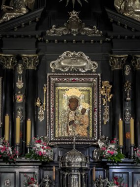 Czestochowa, Polonya, 23 Ağustos 2022: Jasna Gora Manastırı: Czestochowa 'nın Siyahi Meryem Ana' sının şapeli ve Muhteşem Görüntüsü)