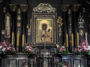 Czestochowa, Polonya, 23 Ağustos 2022: Jasna Gora Manastırı: Czestochowa 'nın Siyahi Meryem Ana' sının şapeli ve Muhteşem Görüntüsü)
