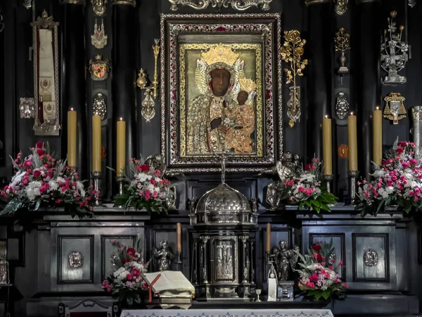 Czestochowa, Polonya, 23 Ağustos 2022: Jasna Gora Manastırı: Czestochowa 'nın Siyahi Meryem Ana' sının şapeli ve Muhteşem Görüntüsü)
