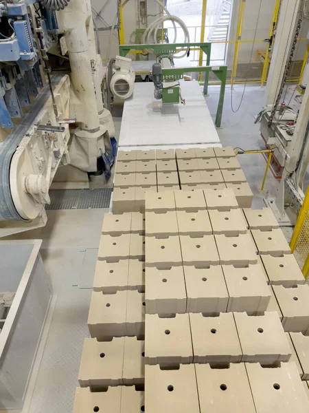 硅酸盐块 硅酸盐砖的生产 制造厂生产阶段 — 图库照片